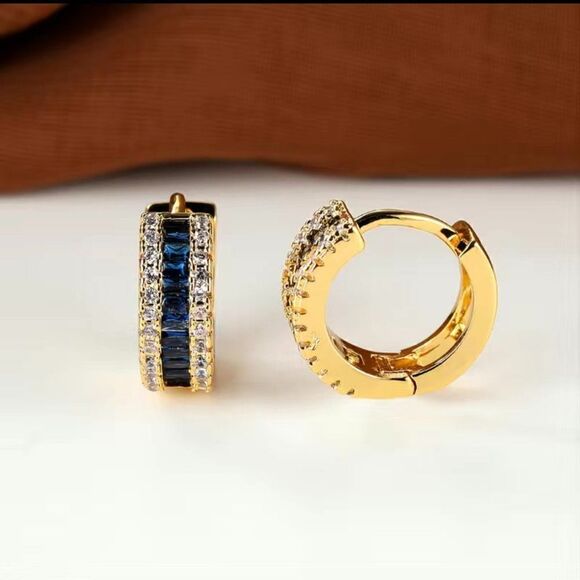 Small Huggie Earrings with Tons of Bling (gold tone) 650 - Picture 5 of 8